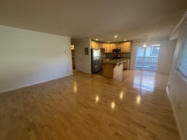 Photo - 415 Healy Ave S