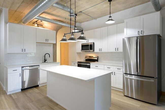 Building Photo - 210 11th St N Unit 104