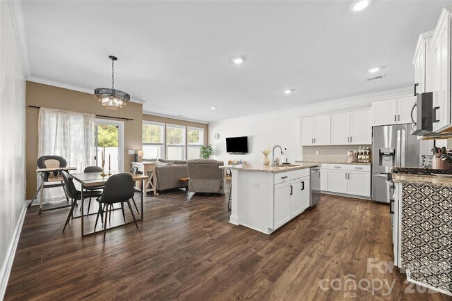616 Altamonte Dr