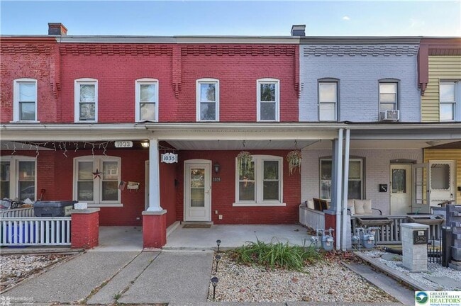 Photo - 1035 Spring St