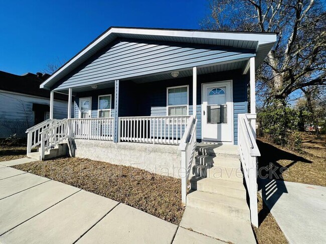 Photo - 311 N Holly St House