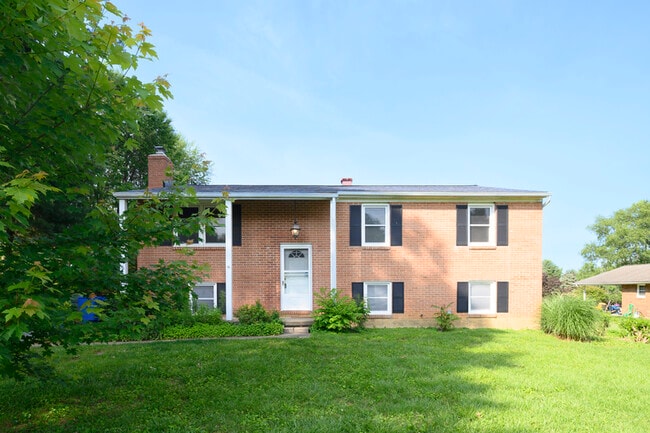 102 Roosevelt Rd