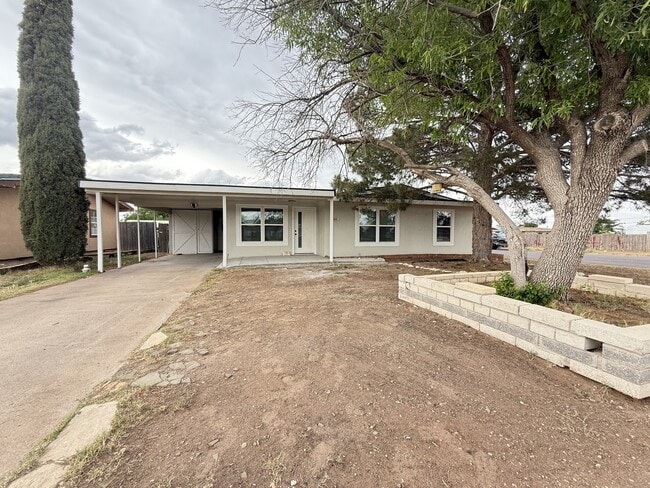 Building Photo - 3100 Thomas Ave