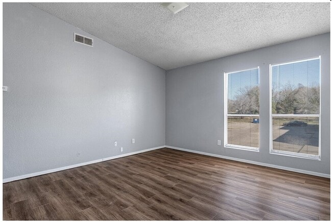 Photo - HIDDEN COVE APTS