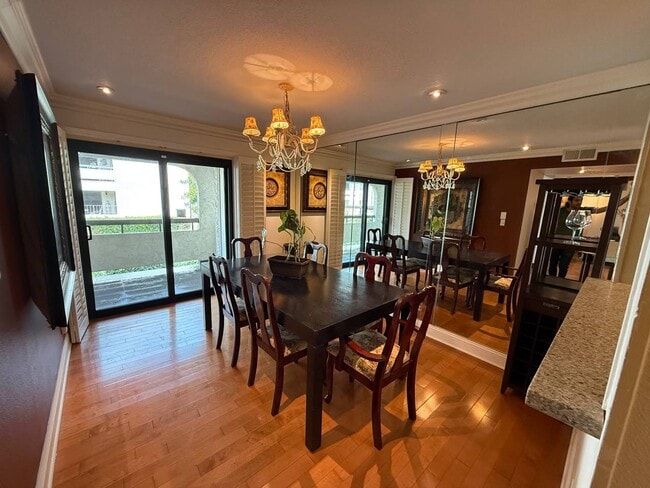 Building Photo - 21620 Burbank Blvd Unit 21620 Burbank