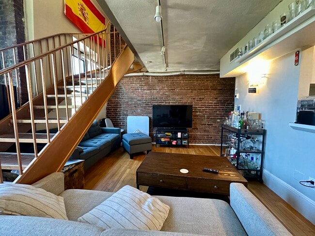 Photo - 279 Newbury St Unidad 279-1