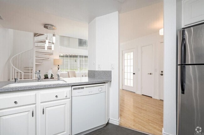 Building Photo - 701 Eastshore Terrace Unit 10 Rental