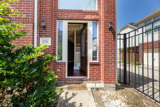 Photo - 1716 Aden Dr