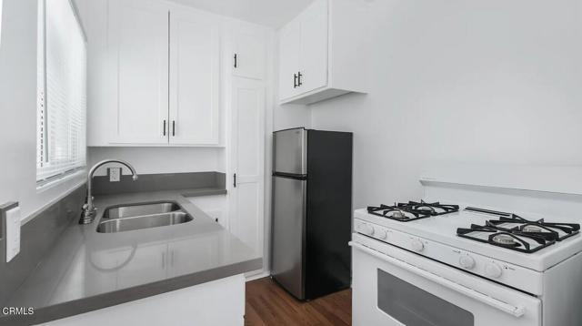 Photo - 230 N Hollywood Way Unidad C