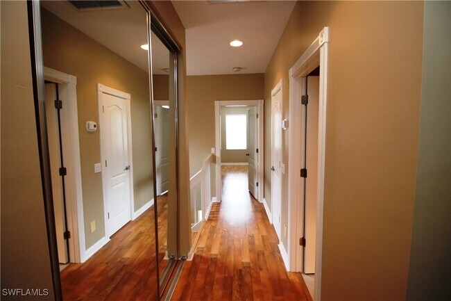 Building Photo - 5325 Cove Cir Rental