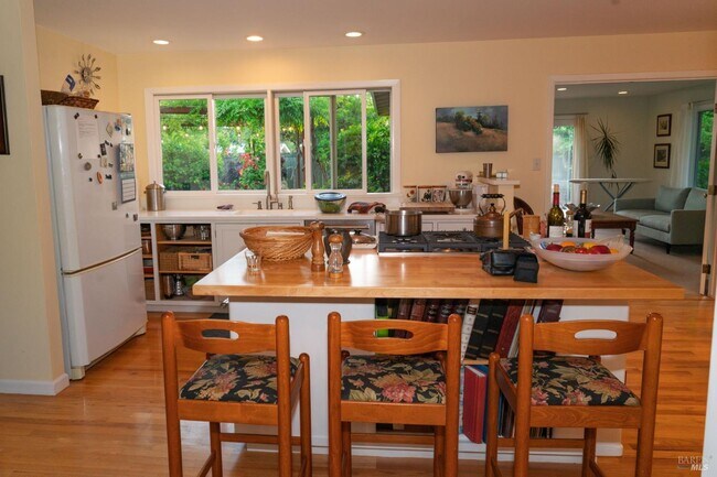 Photo - 775 Josephine Ln