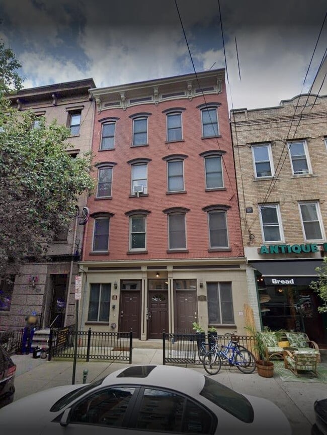 Building Photo - 120 Willow Ave Unit 6 (3R)