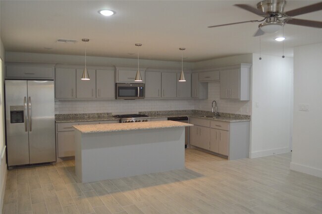 Photo - 214 Basswood Dr