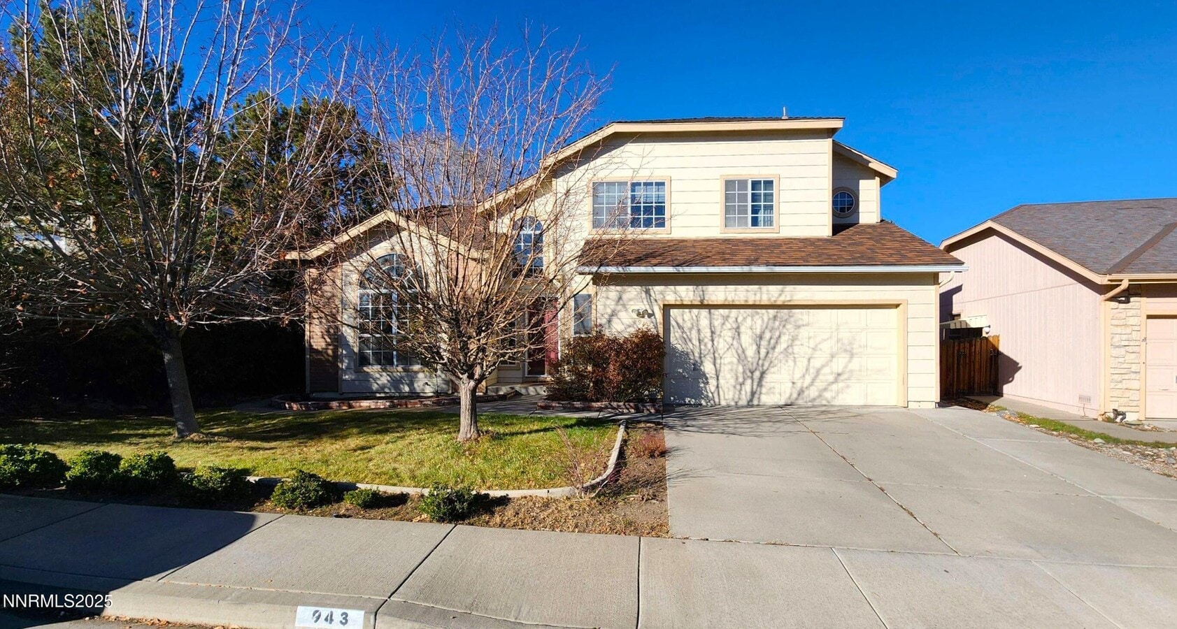 Photo - 943 Edgecliff Dr House