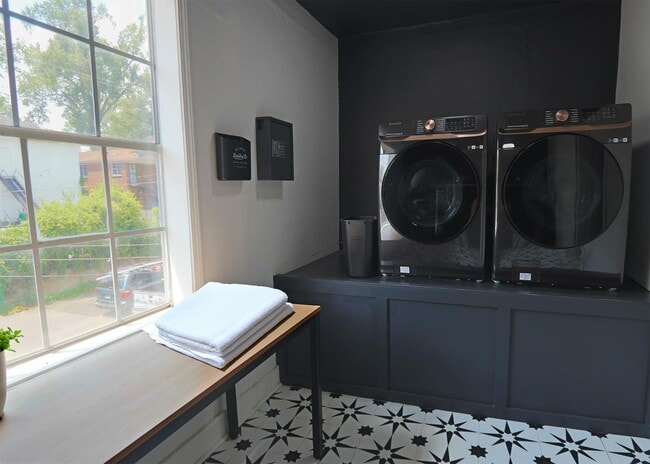 Photo - 1529 Madison Ave