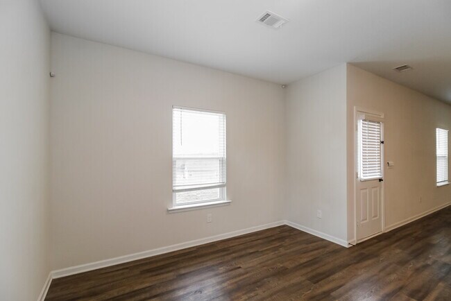 Photo - 445 Samara Ct