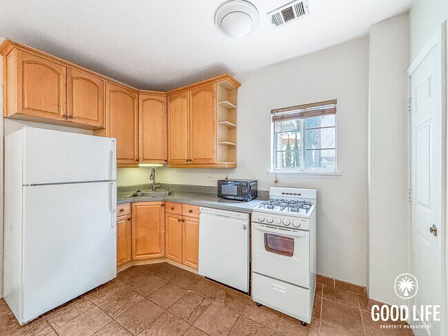 4323 1/2 Cleveland Ave
