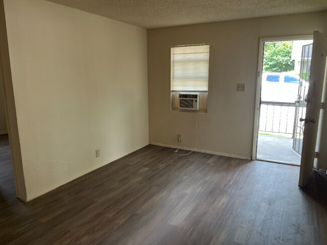 Photo - 712 Hopkins St