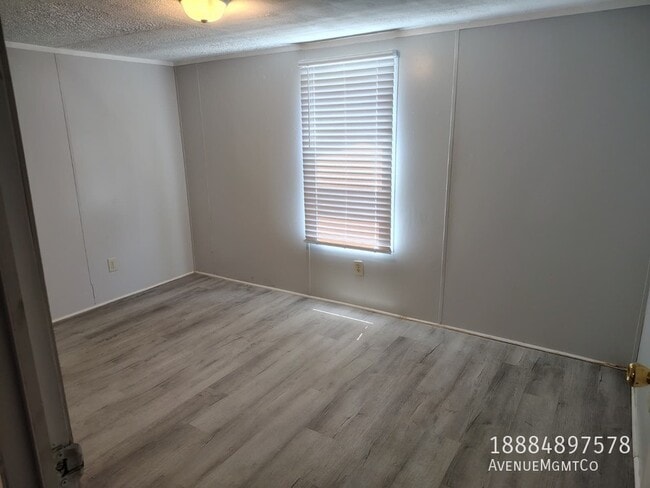 Photo - 301 Old Tavern Ln