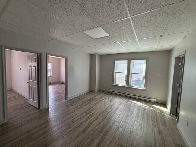 Building Photo - 7 S Market St Unit #1