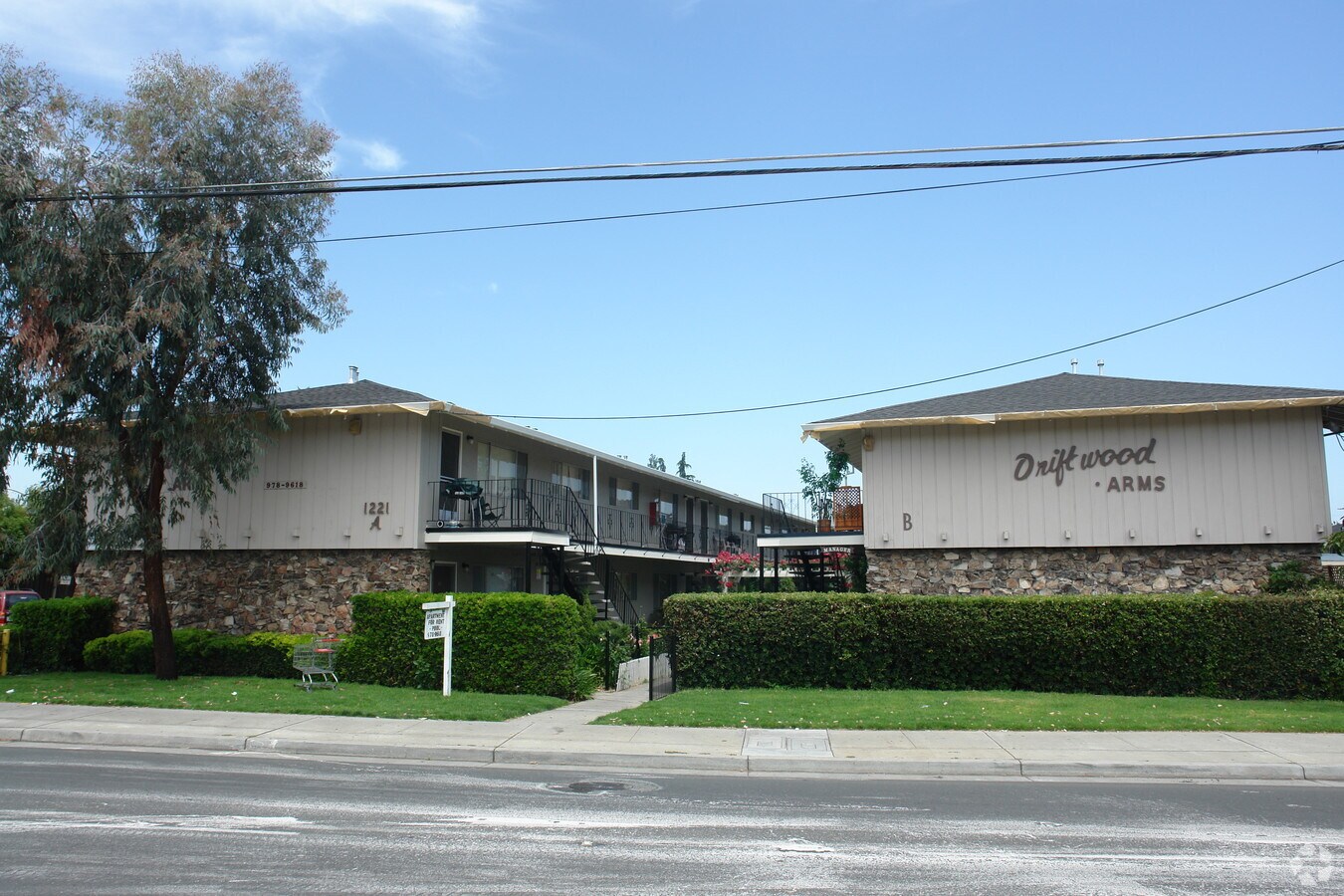 Driftwood Arms - Driftwood Arms Apartments