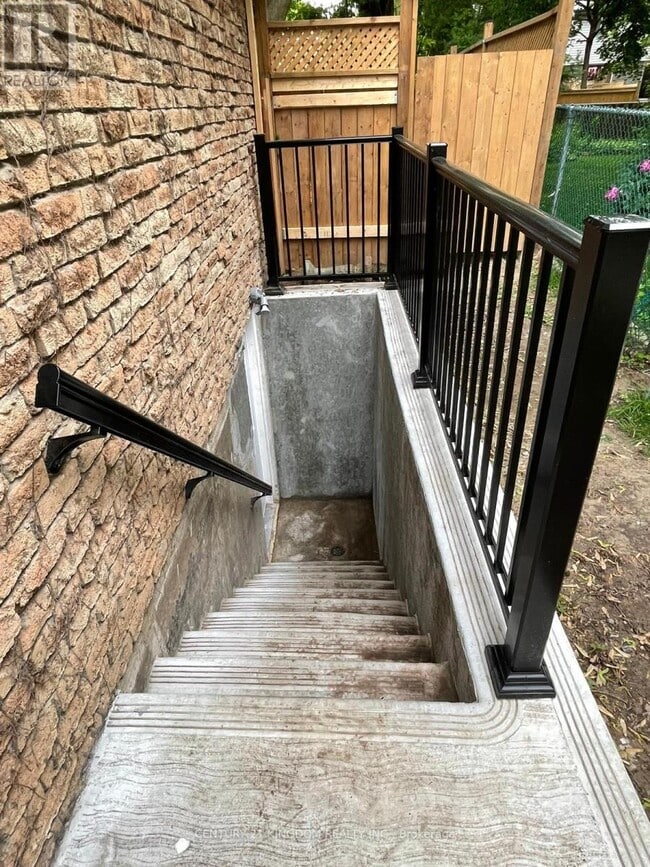 Photo - 1798 Storrington St