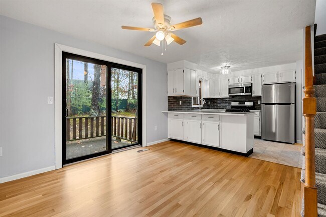 Photo - 206 Cardinal Ln