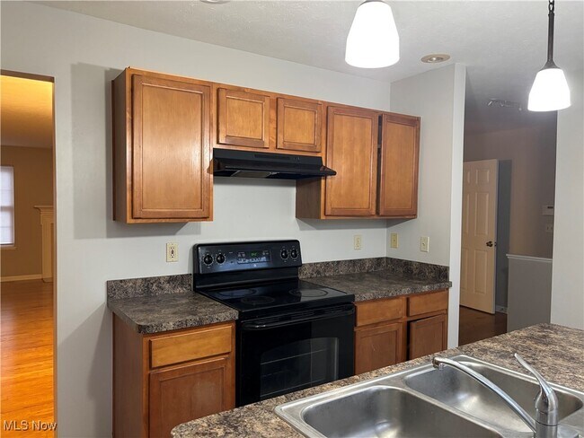 Photo - 1928 E 86th St