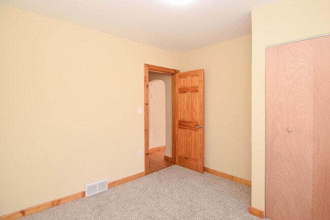 Photo - 910 Aldine St