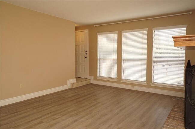 Photo - 6525 Hart Ln