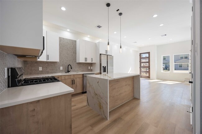 Photo - 7961 Henson St