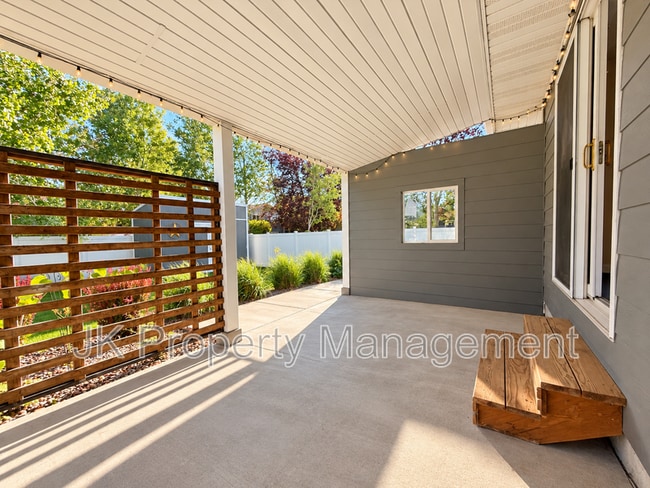 Photo - 328 35th Ave NE