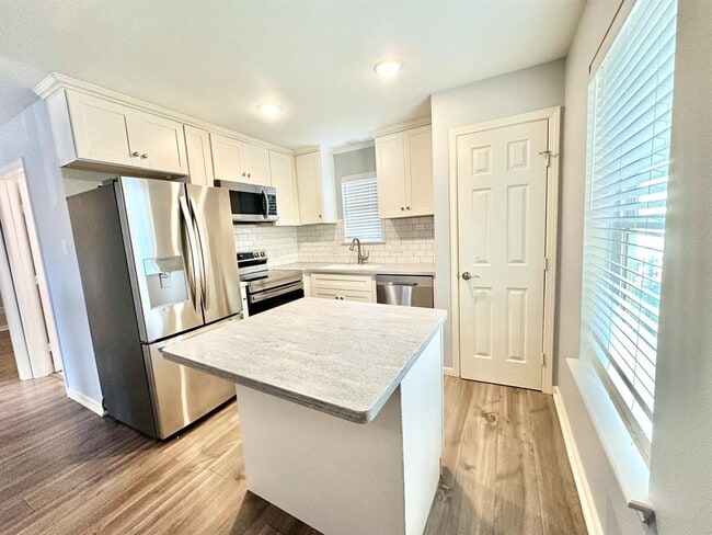 Photo - 724 Avenue K