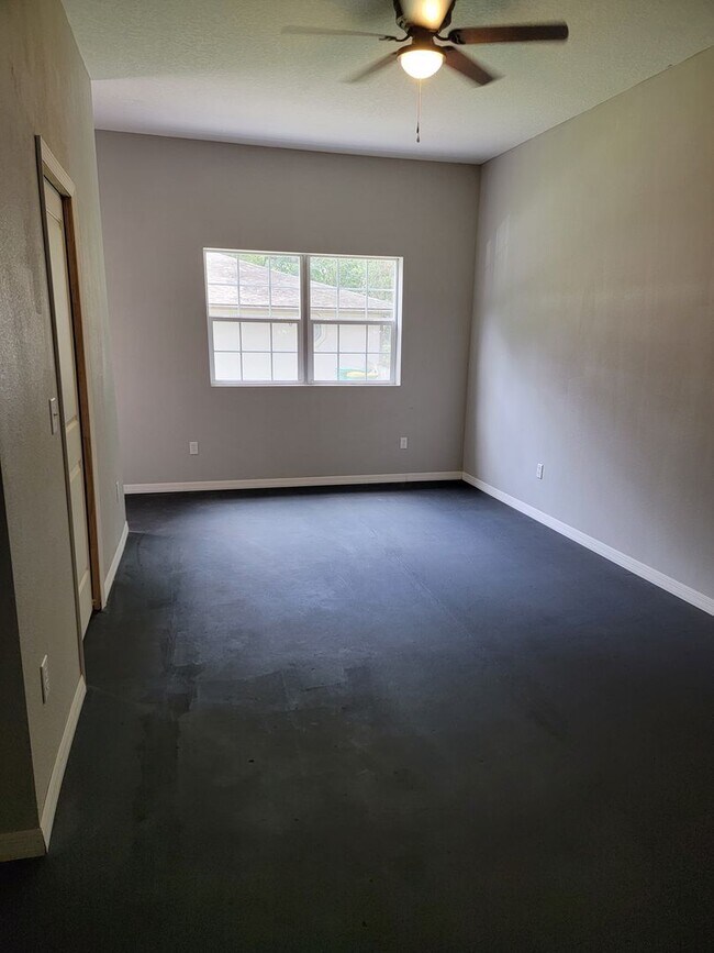 Industrial Style 2/1 in Inverness!!! House House Rental in