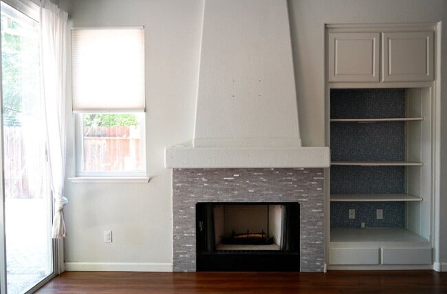 Photo - 108 Robinson Ct