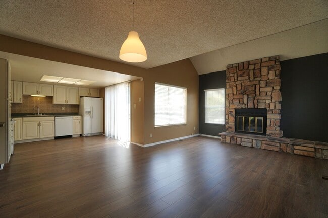 Photo - 282 Cobblestone Dr