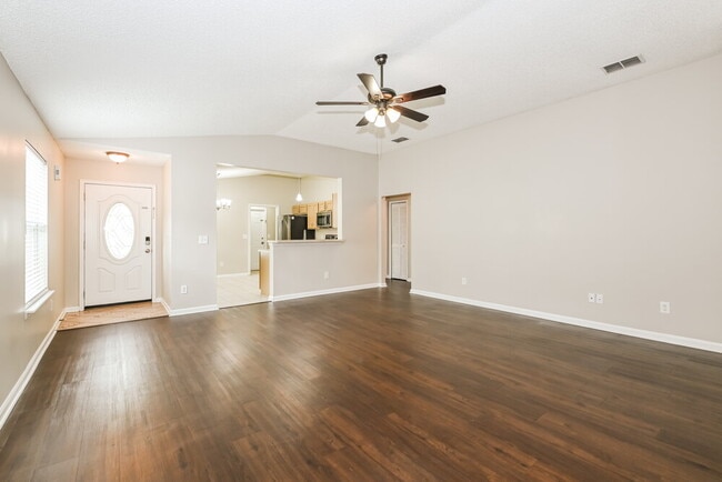 Photo - 1937 Longneedle Lane