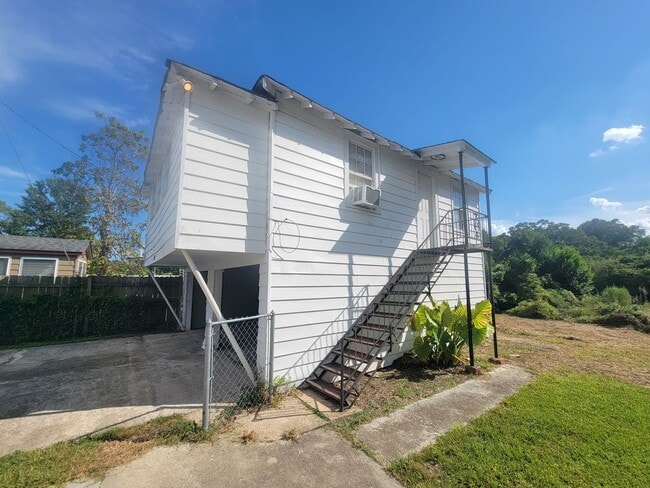 1951 Barnes Rd Unit B