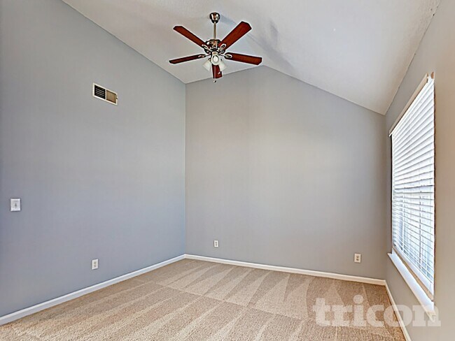 Photo - 216 Ernestine Way