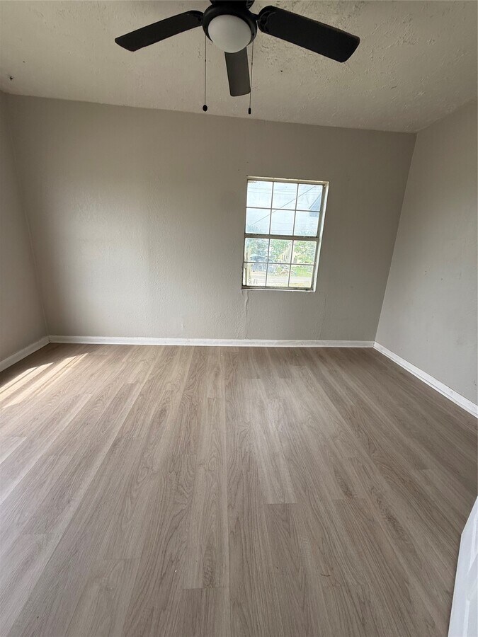 Photo - 126 W 6th St Unit 2