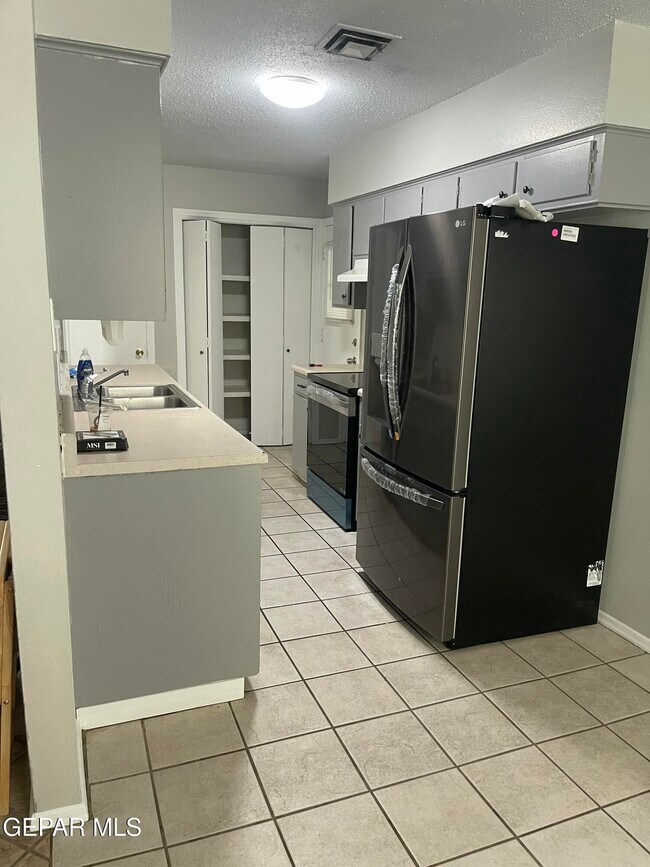 Photo - 8614 Mettler Dr