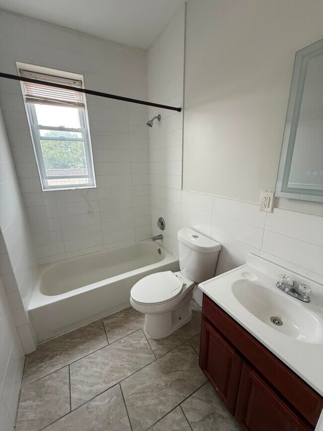 Photo - 162 Bergen Ave Unidad 4B