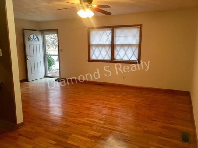 Photo - LOCATION! LOCATION! LOCATION!  South Springfield Duplex Available!