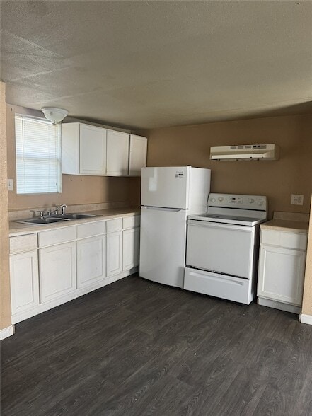 Photo - 886 Queenswood St