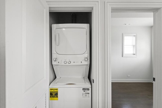 Photo - 1 bedroom in Chicago IL 60618 Unit 2R