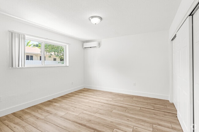 2 BR, 1 BA - 725SF - Bedroom