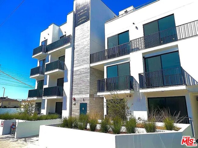 Photo - 1111 N Kenmore Ave Unit 103