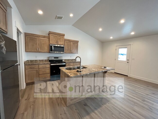 3 Bed, 2 Bath Town Home w/ 2 Car Garage - ... - 3 Bed, 2 Bath Town Home w/ 2 Car Garage - ...