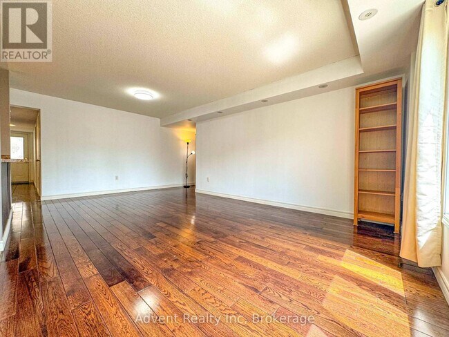 Photo - 160 Louisbourg Way