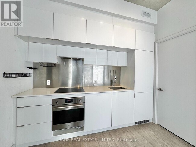 Photo - 185 Roehampton Ave Unit 602